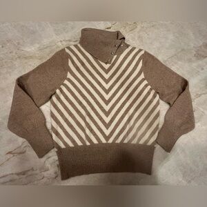 Ganke 100% Cashmere Chevron
Knit Sweater Button Shoulder
Neutral Size XS